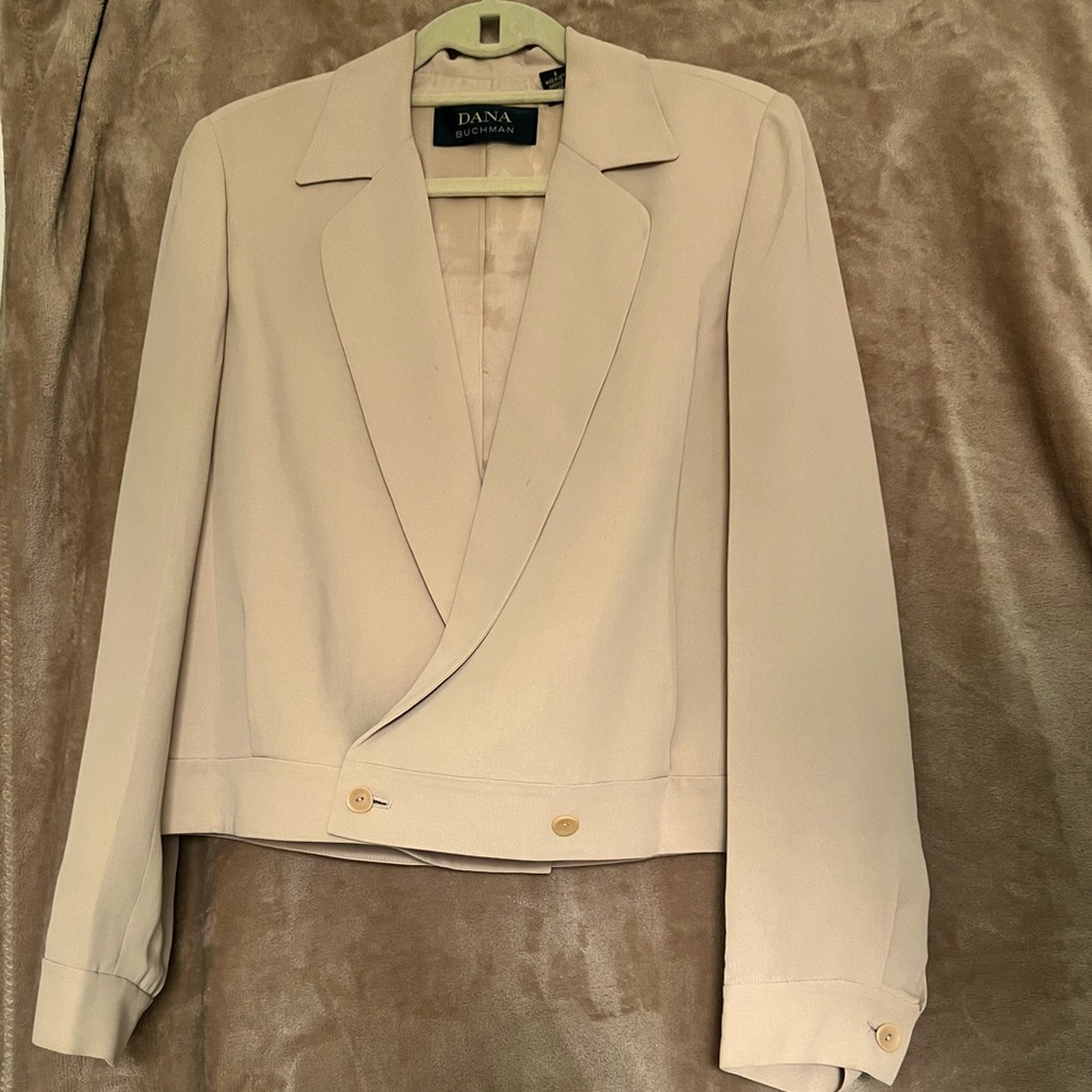 Dana Buchman women’s blazer size 6 nude color